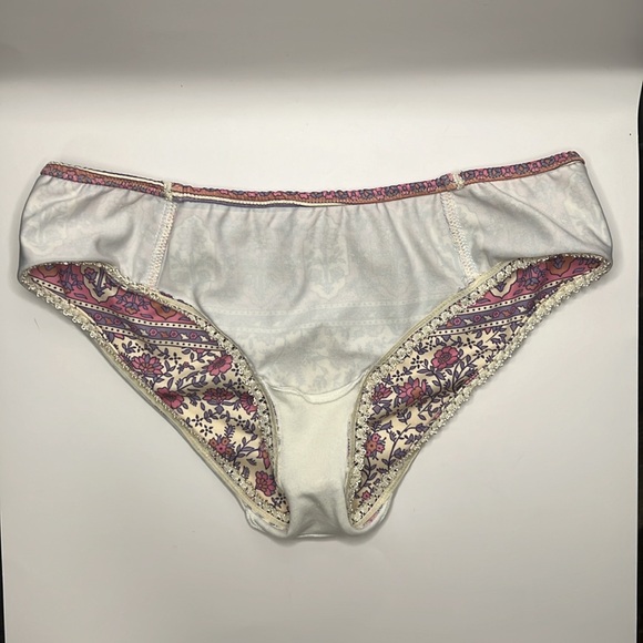 Spell and the Gypsy Jasmine Bloomers Size Medium - Picture 3 of 6